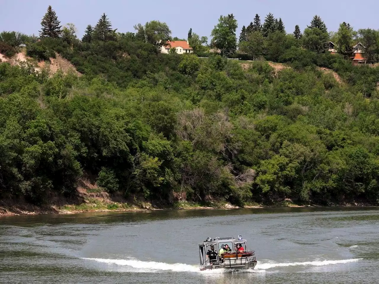 Edmonton police resume search for missing boy, 14, last seen in North Saskatchewan River