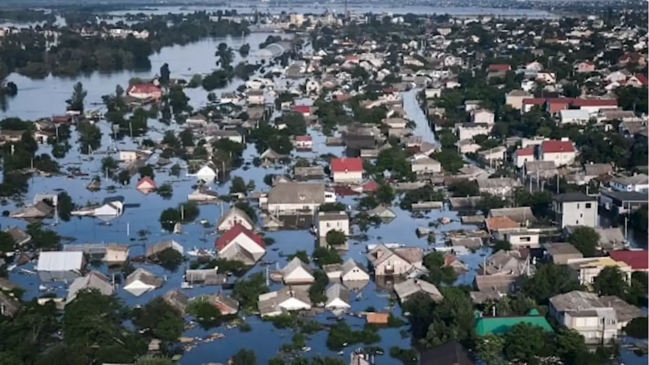 Residents flee, others are rescued in Ukraine as waters rise after dam break | CBC News