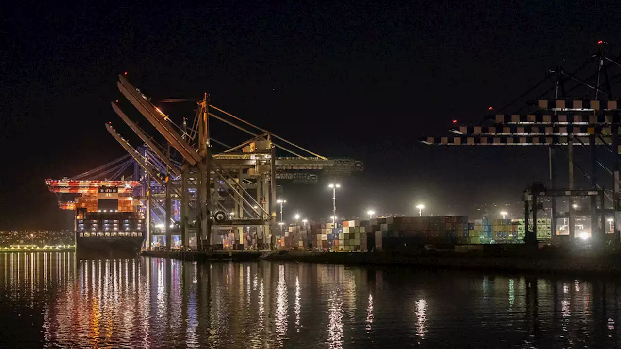 Stalled West Coast port union talks with carriers pose threat to supply chains