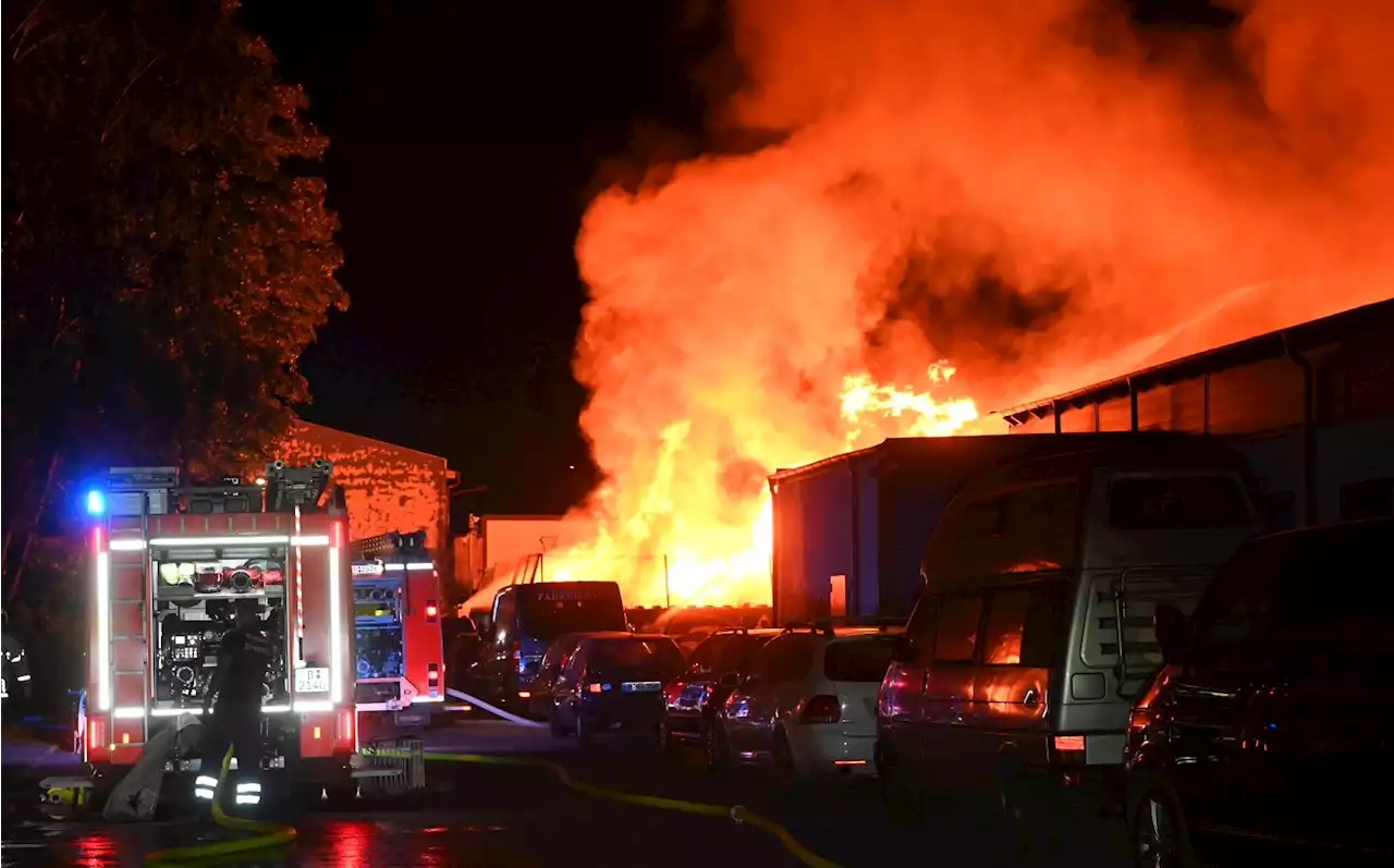 Nächtliche Brandserie in Lichtenberg – Recyclinghof abgefackelt