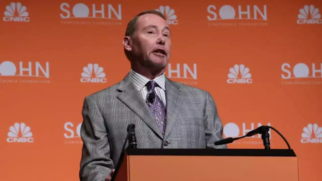 Jeffrey Gundlach sees higher chance of downturn as economic indicators look 'full on recessionary'