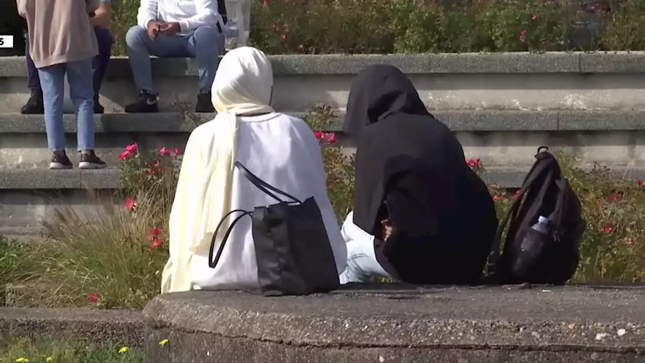 Tenues religieuses à l'école : qu'est-ce qu'une abaya ?