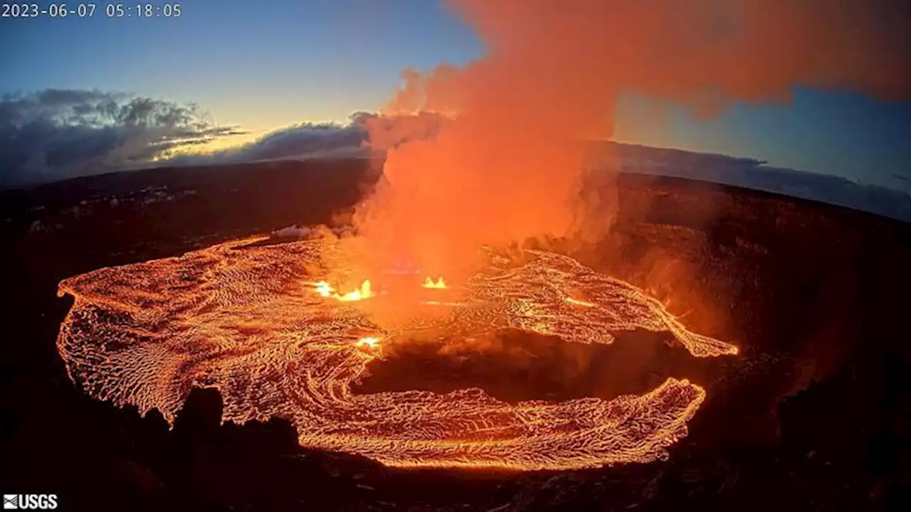 Authorities raise alert level as Kilauea volcano erupts | CNN