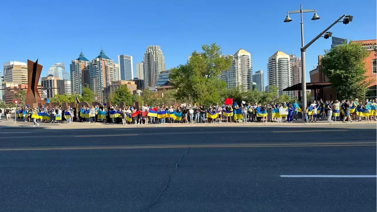 Calgary's Ukrainian community holds rally in response to dam destruction