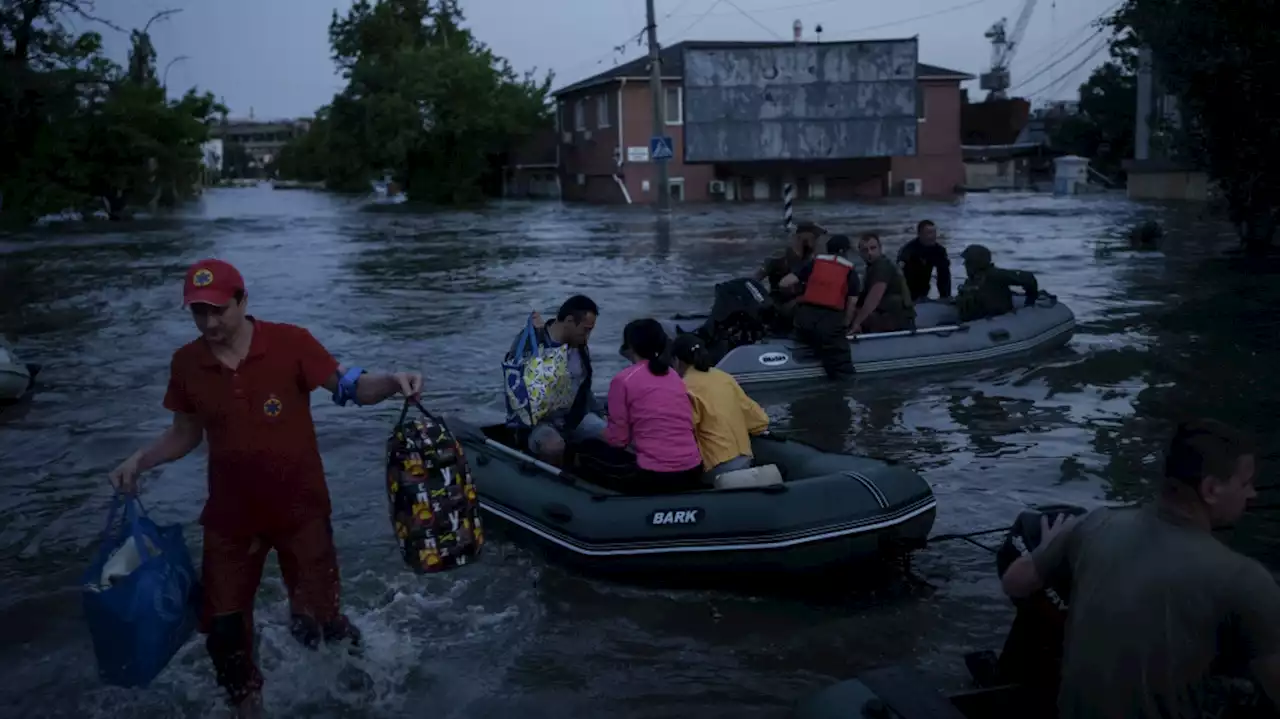 Citizens embark on chaotic scramble to escape floodwaters after Ukraine dam breach