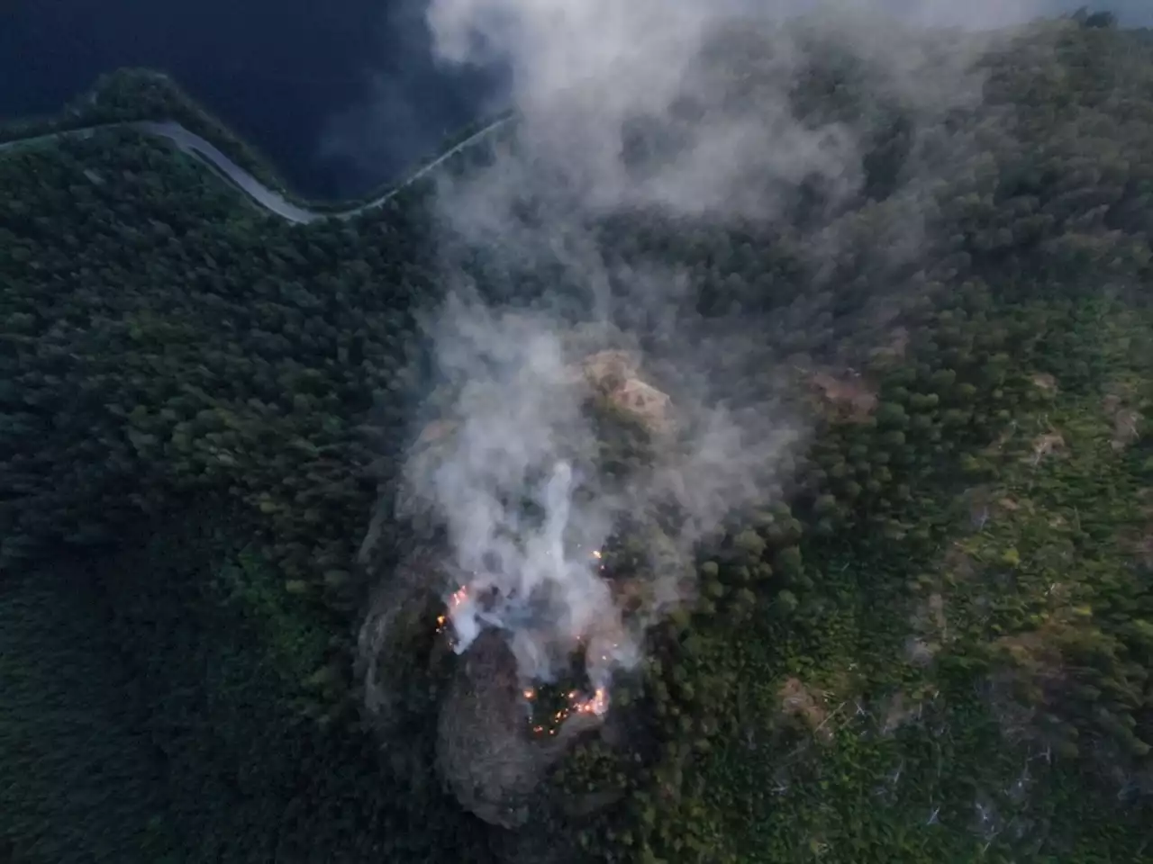 Vancouver Island wildfire continues to close highway near Port Alberni