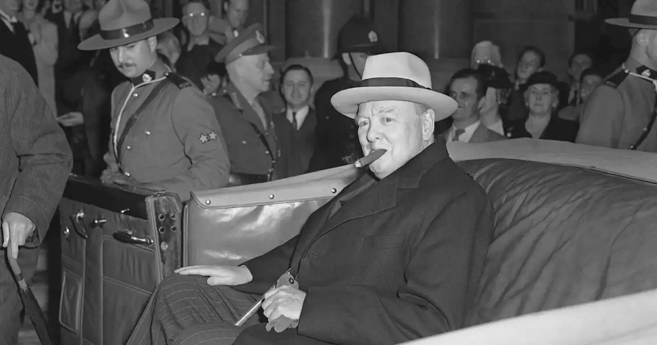 Churchill’s cigar case and unsmoked stogie up for sale