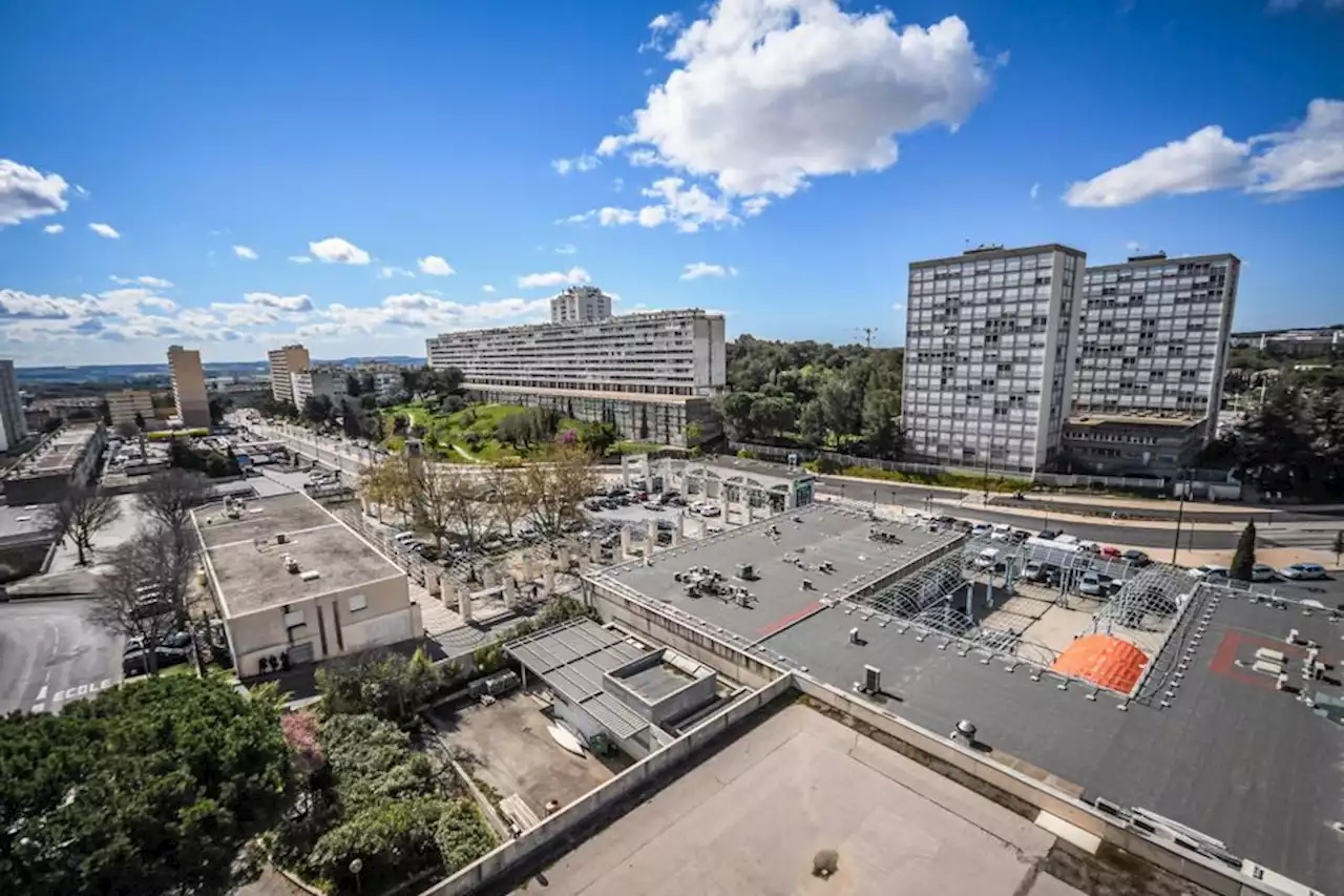 Agression d'un journaliste de M6 à Nîmes : un adolescent de 17 ans 'déjà connu des autorités' placé en garde à vue