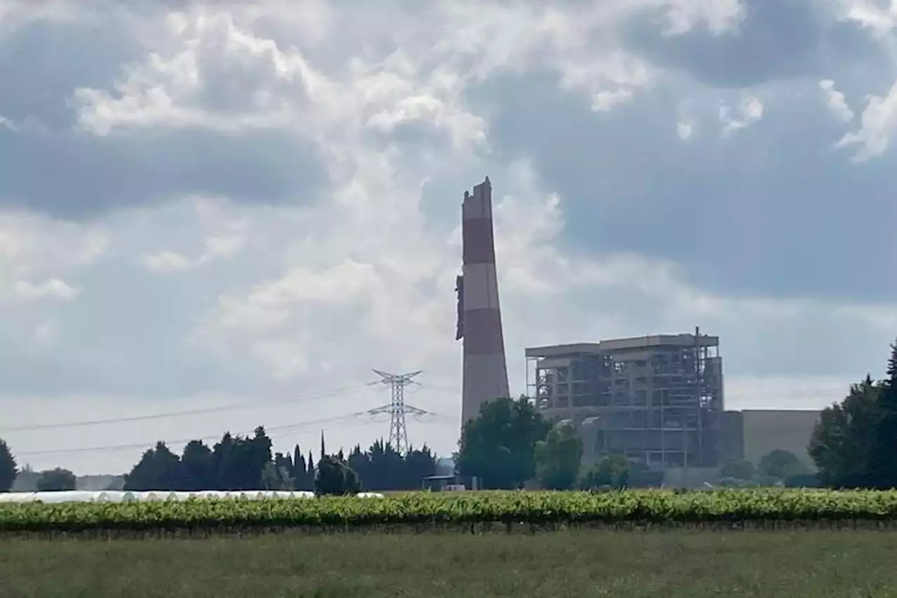 VIDEO. Découvrez les images impressionnantes du dynamitage de la cheminée géante d'Aramon dans le Gard