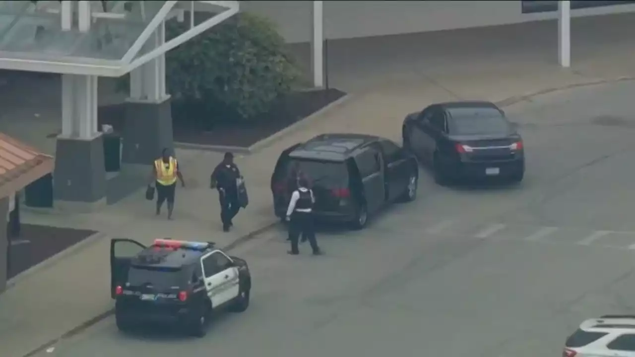 Police chase from Chicago ends at River Oaks Mall, 3 suspects sought