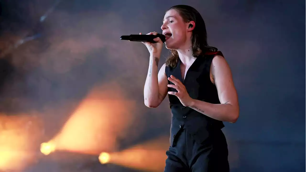 Christine and the Queens revient avec un nouvel album et une collaboration avec la chanteuse américaine Madonna