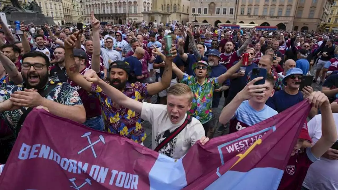 Scontri fra tifosi di West Ham e Fiorentina: un italiano fermato, altri cento identificati