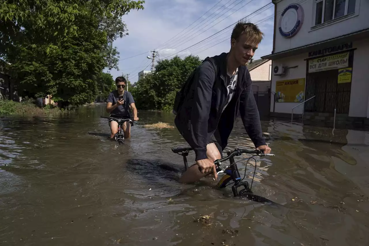 Ukraine floodwaters continue to rise after dam destroyed