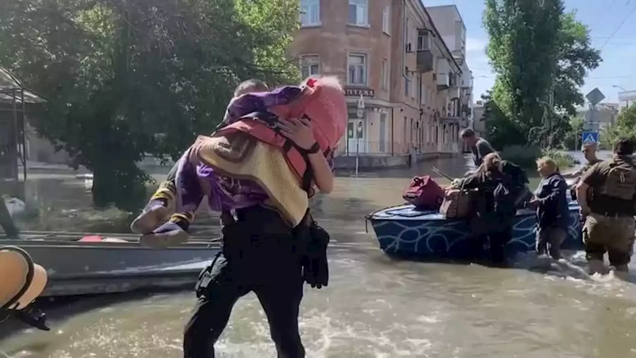 Video: Ukraine civilians face new threats in flood disaster