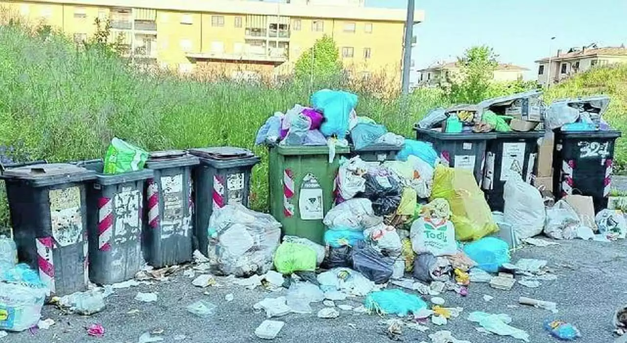 Rifiuti Roma, caos porta a porta: guasto un mezzo su due. Ecco i quartieri più sporchi