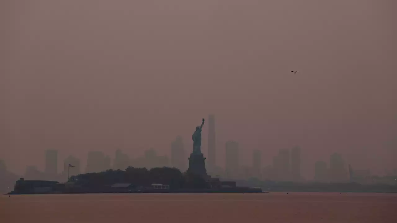 El humo de los incendios de Canadá oscurece Nueva York