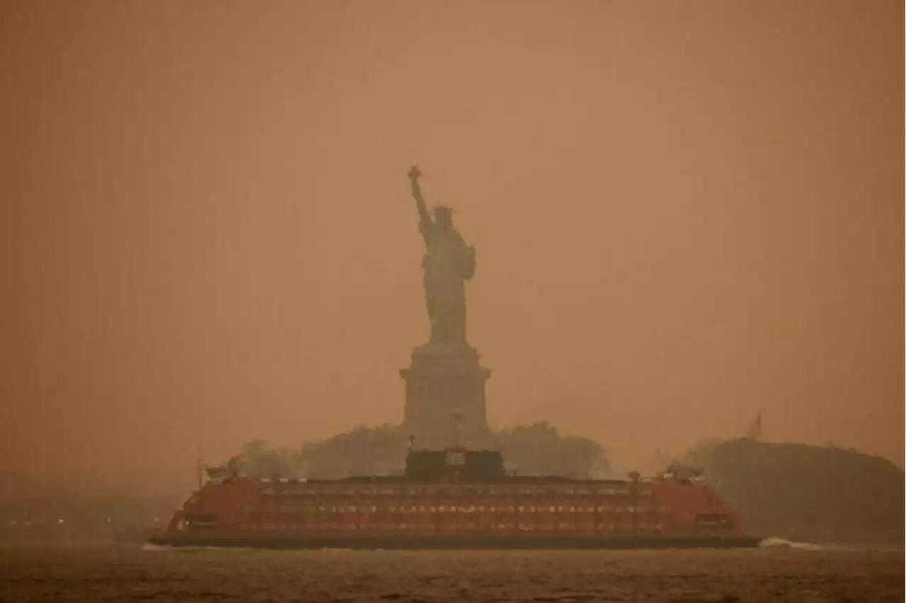 Smoke from Canadian wildfires sets off health alerts in New York, Ottawa