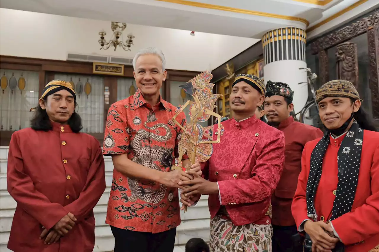 Ganjar Diberi Wayang Prabu Kresna dan Didukung Forum Komunikasi Dalang jadi Presiden