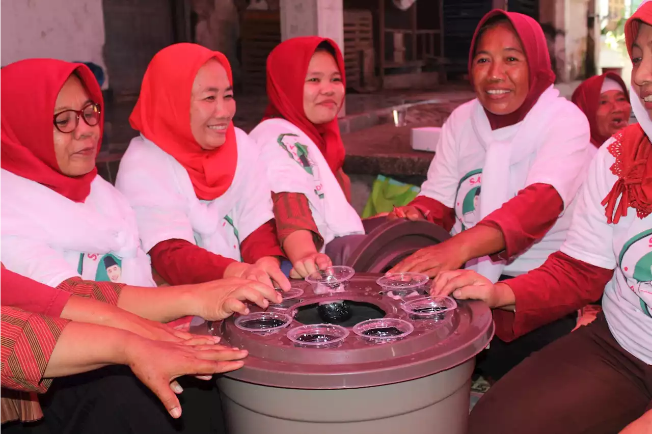 Santri Dukung Ganjar Beri Pelatihan Hidroponik bagi Mak-Mak di Klaten