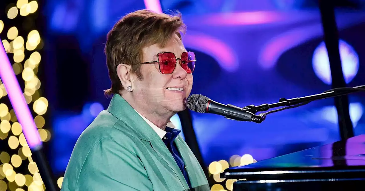 Watch Elton John stop Leeds show to pay tribute to blind little boy in the crowd