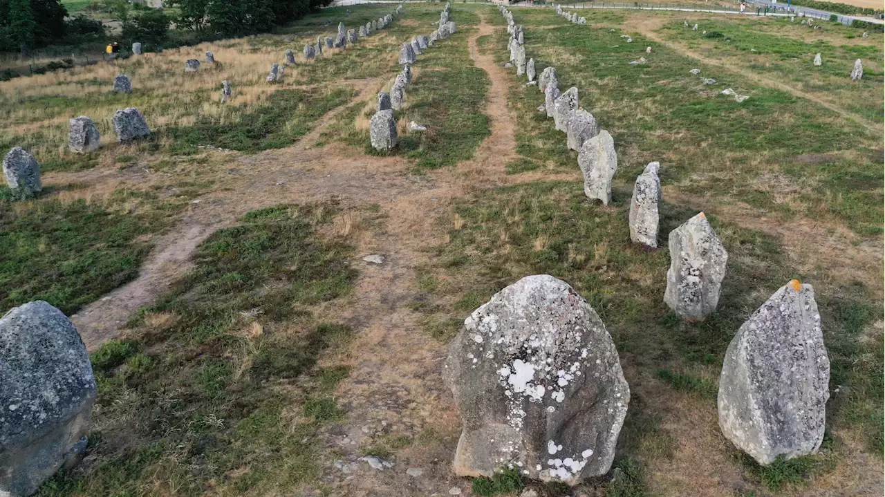 39 menhirs détruits à Carnac en Bretagne pour installer un magasin de bricolage