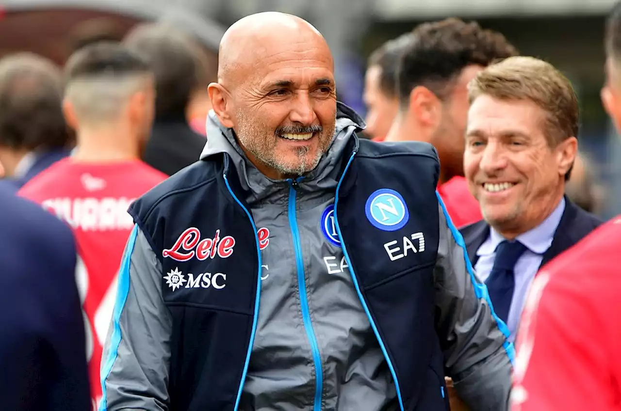 Quand les ultras de Naples offrent à Luciano Spalletti le volant d'une Fiat Panda