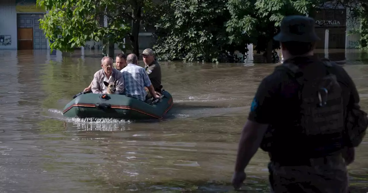 Barrage détruit en Ukraine: des milliers de civils évacués, Kherson en partie inondée