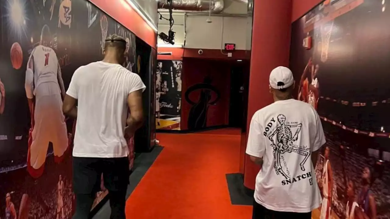 VÍDEO: Neymar bate bolas com Butler antes do jogo três das finais da NBA