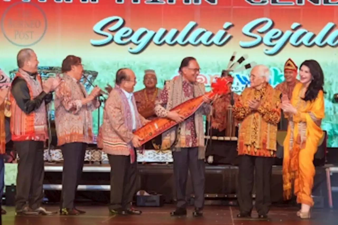 Anwar: Malaysia to adopt the Iban’s ‘Segulai Sejalai’ tagline