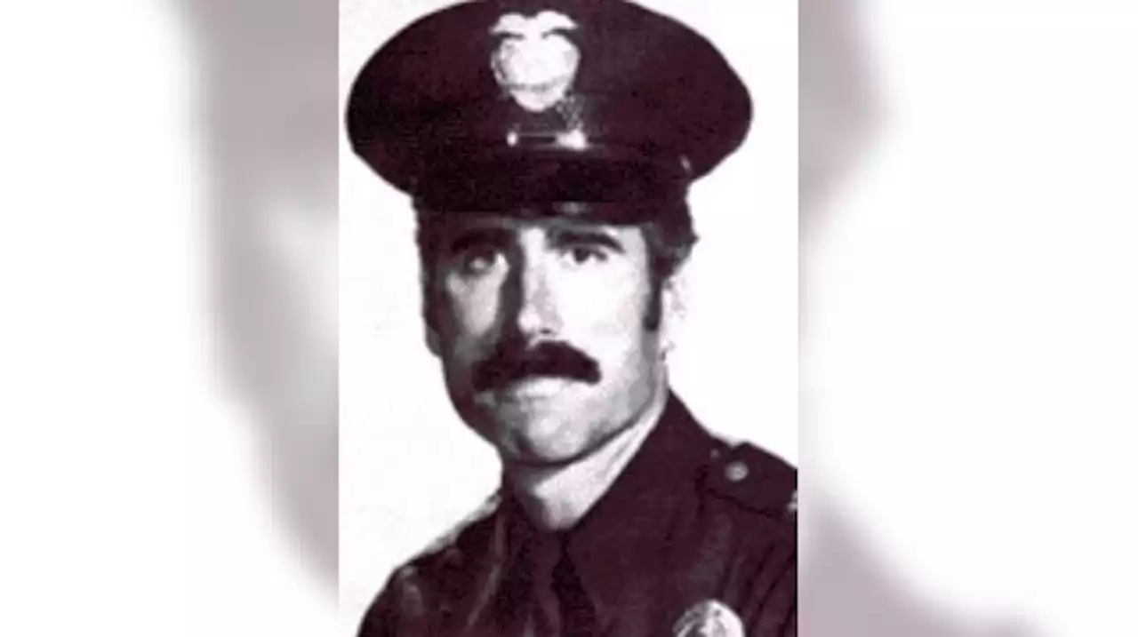 Man accused of killing California cop 40 years ago goes on trial again