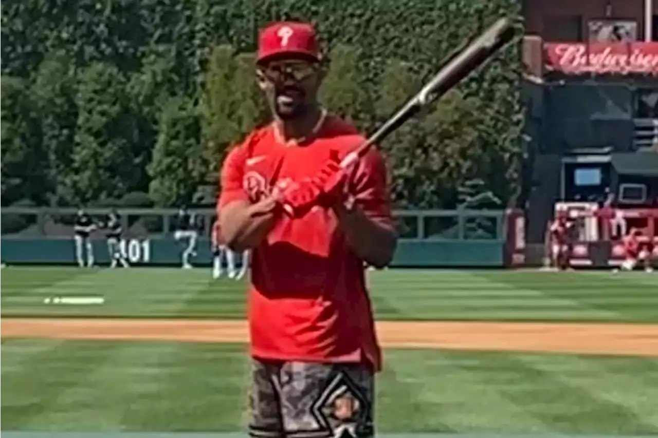 Eagles’ Jalen Hurts and A.J. Brown take batting practice with the Phillies