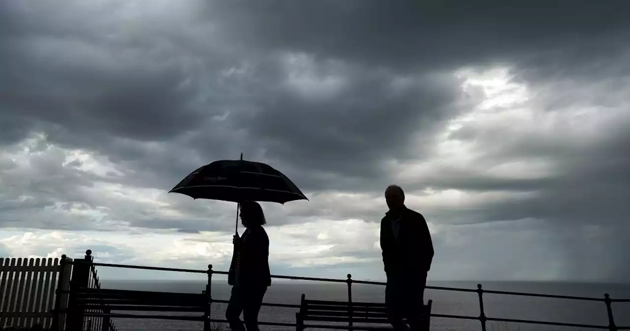 Met Eireann pinpoint when glorious weather to end as thundery downpours on way
