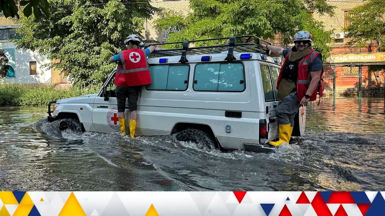 Ukraine war: Citizens of flooded Kherson are remarkably calm as water levels rise