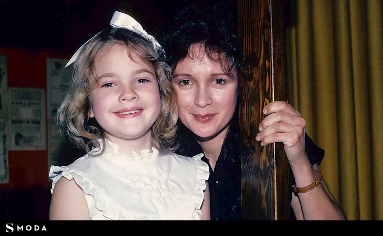 Drew Barrymore habla sobre la tormentosa relación con su madre: 'Creó un monstruo y no sabía cómo controlarlo' | Moda | S Moda EL PAÍS