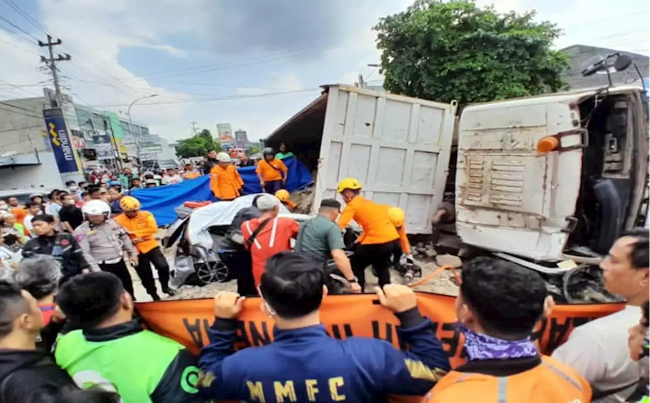 Laka Maut Libatkan Truk dan Mobil Agya di Ngaliyan Semarang, 3 Orang Meninggal