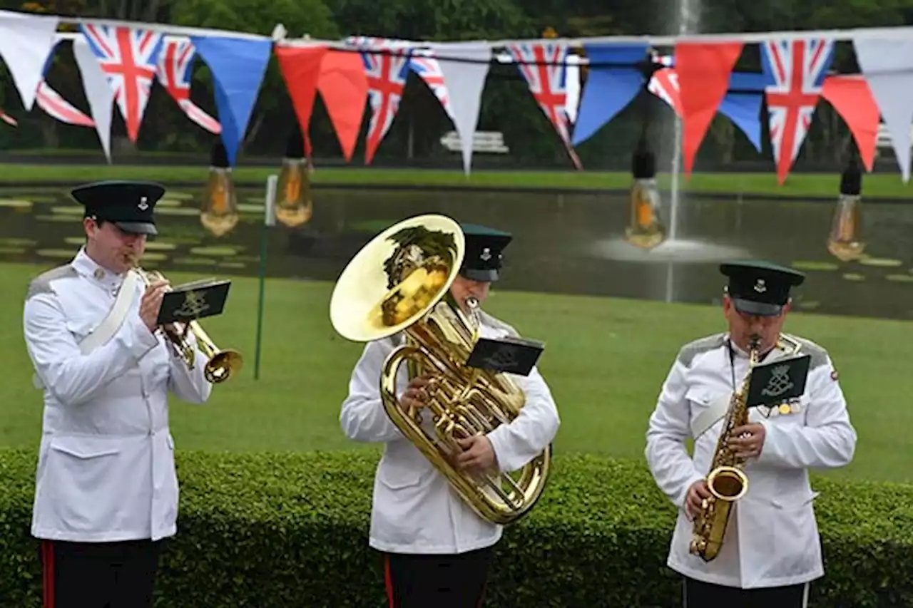 Rayakan Ultah Raja Charles III, Band Militer Inggris Tampil di Kebun Raya Bogor