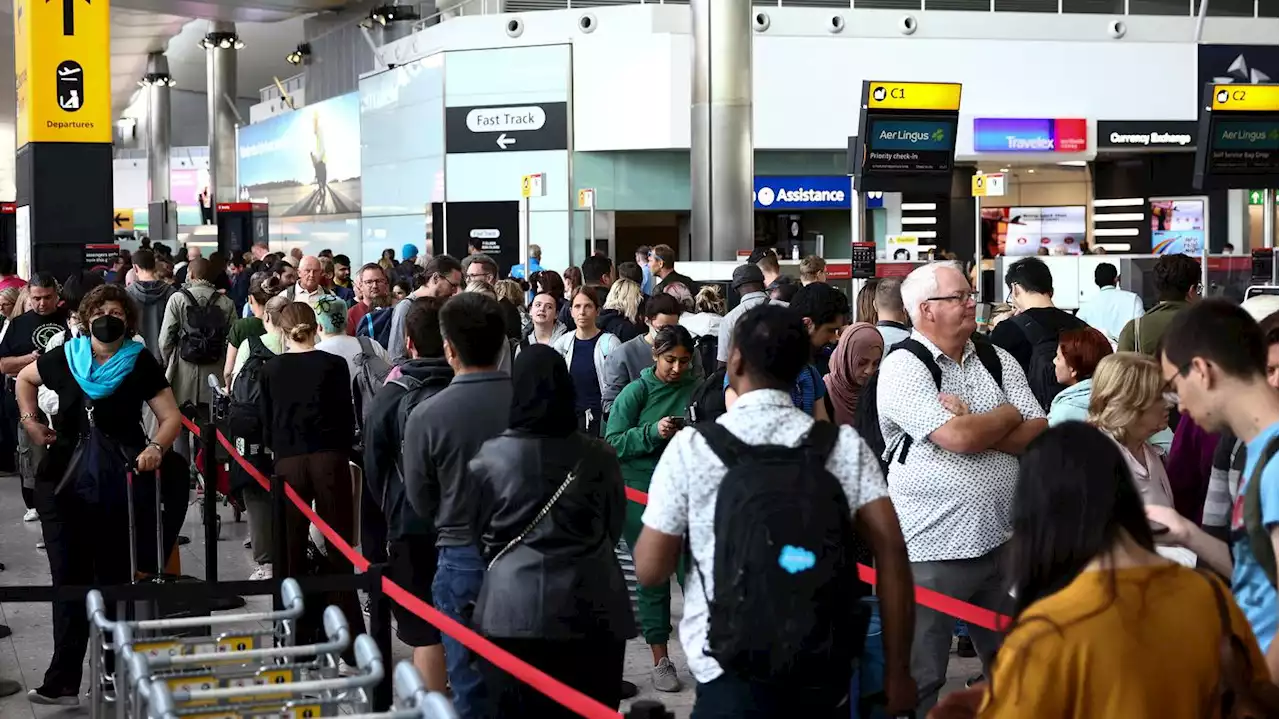 Flugchaos droht: Sicherheitspersonal an Londoner Flughafen kündigt Streik für den Sommer an