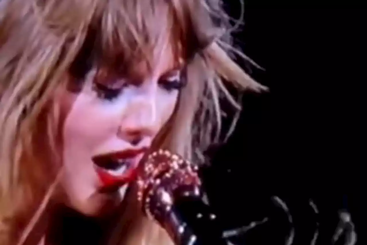 Taylor Swift sings emotional break-up song after shock split with Matty Healy