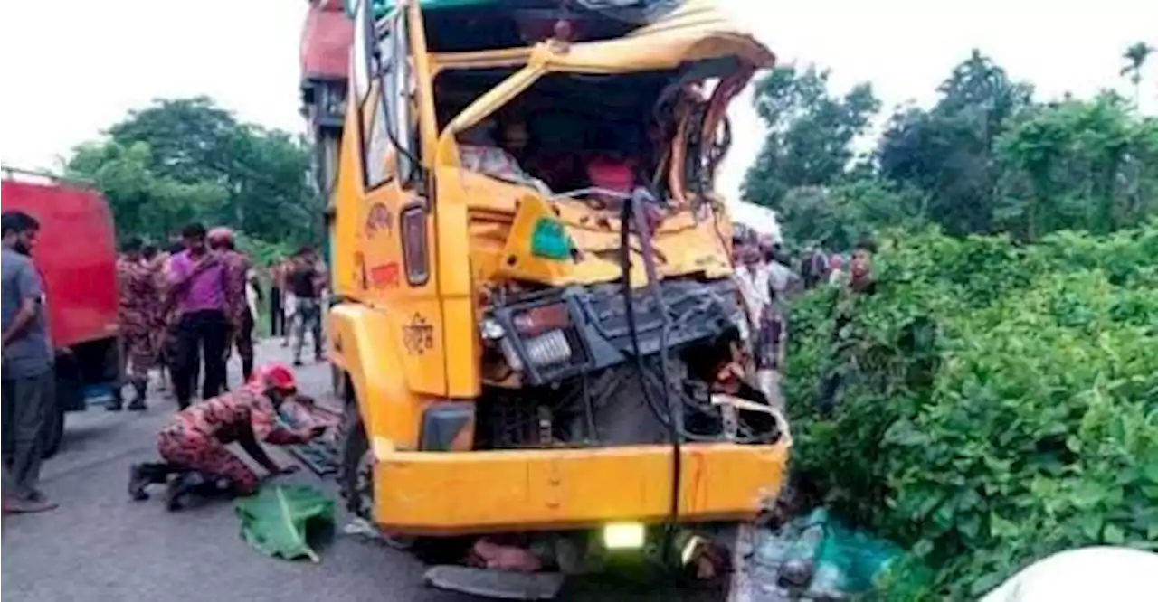 Head-on crash in Bangladesh leaves 14 dead