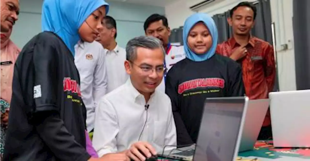 RM1m allocated to improve internet facilities in 19 Lembah Pantai schools: Fahmi