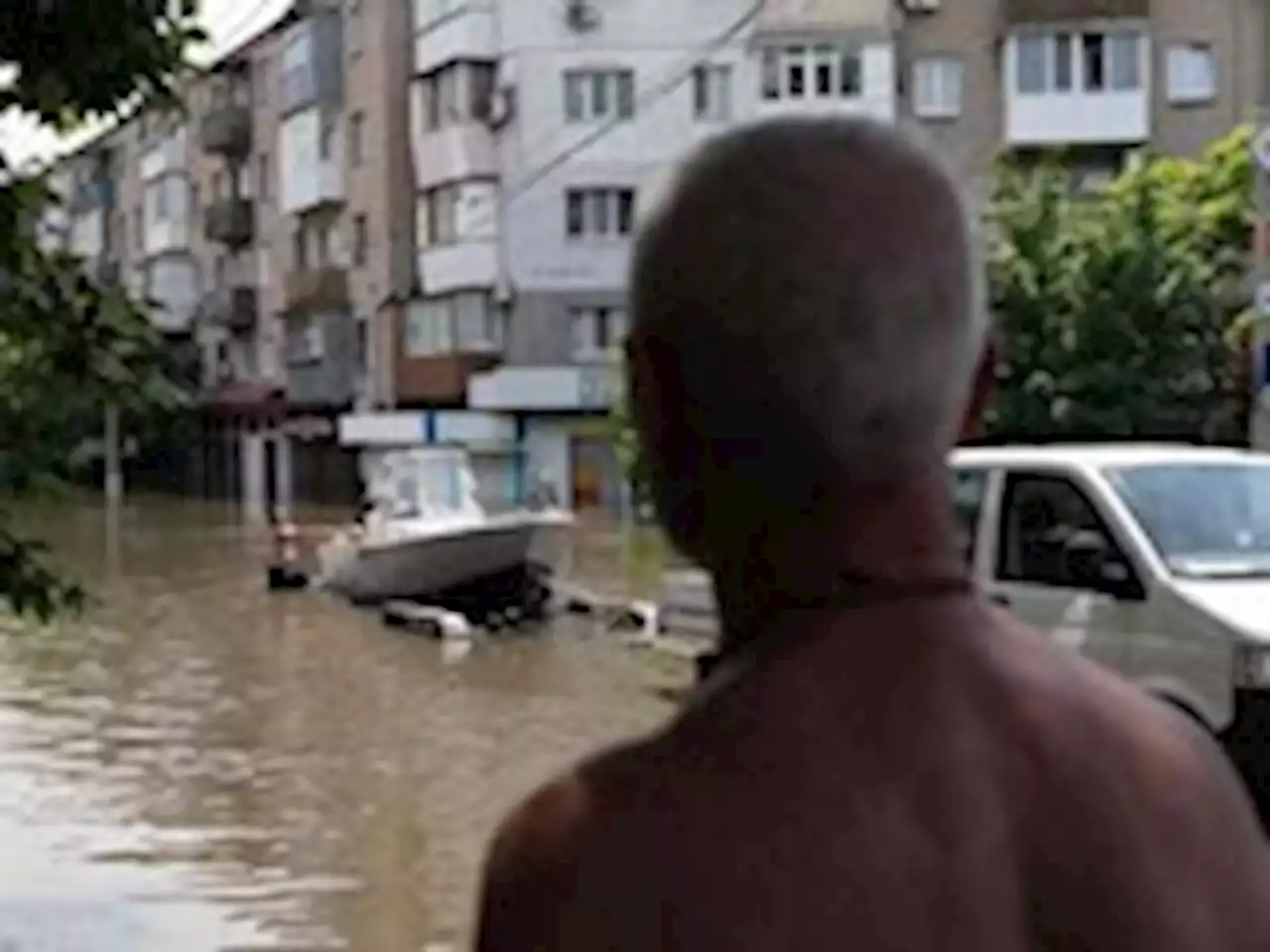 As flood engulfs Kherson combat zone, Ukraine claims troop advances in east