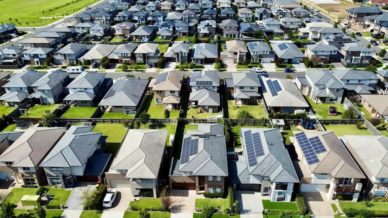 Landlords should be forced to put solar panels on tenants' roofs: rental advocates