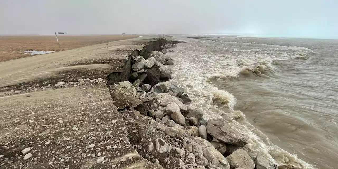 River flooding washes out part of Dalton Highway