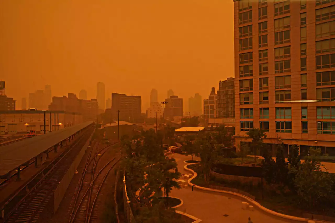 SEE IT: NYC engulfed in dystopian haze from Canadian wildfires, leaving residents bewildered and breathless | amNewYork