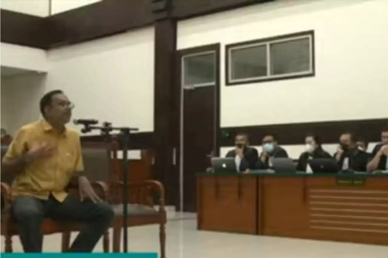 Luhut Pandjaitan hadiri sidang Haris Azhar dan Fatia di PN Jaktim