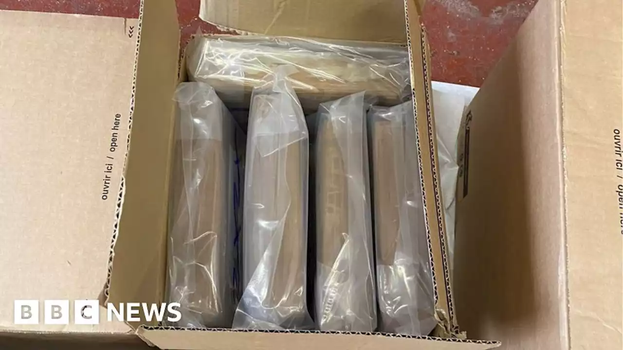 Cocaine worth £19.2m seized from lorry on M1 in Bedfordshire