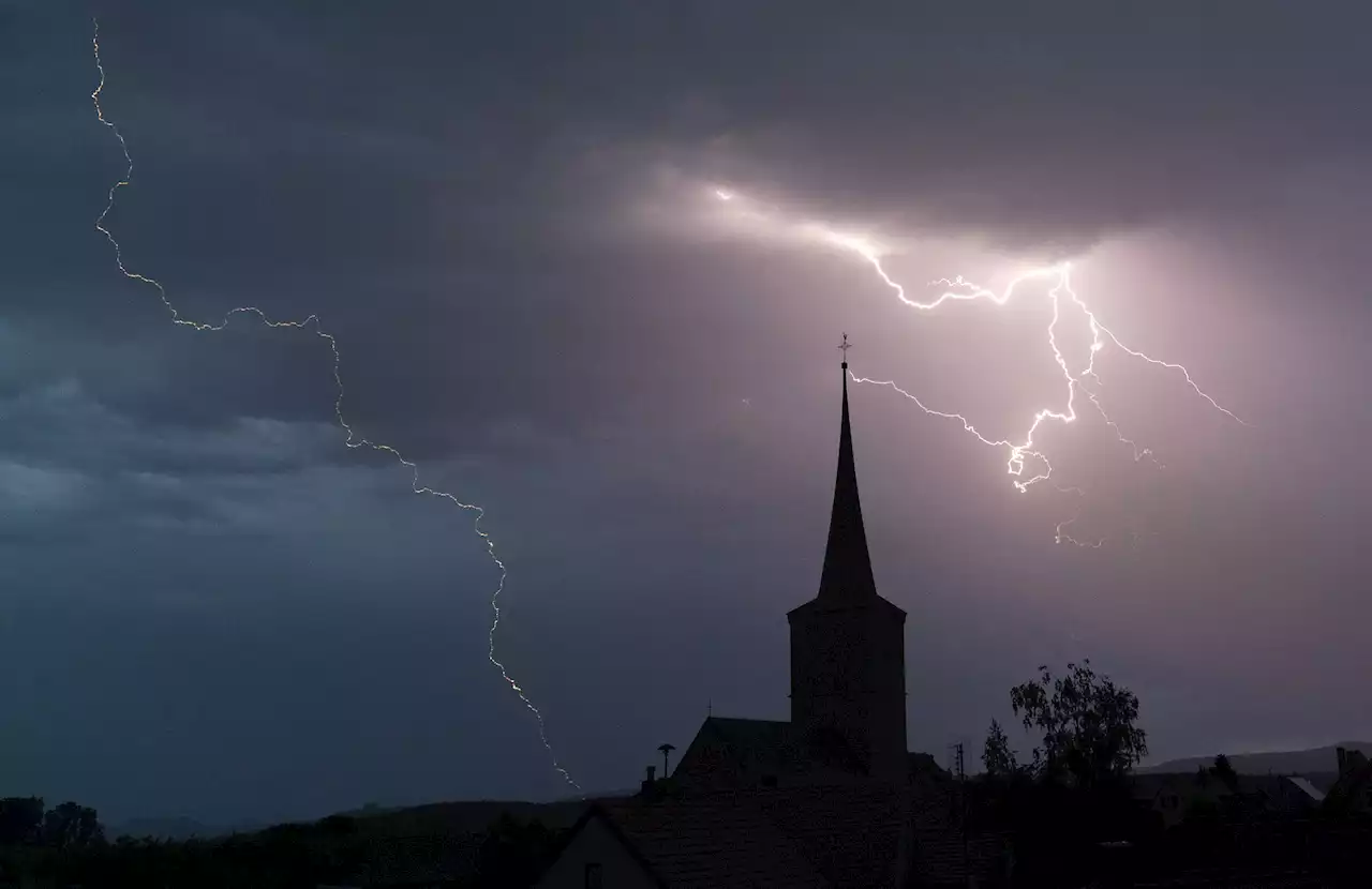 Warnung vor schweren Gewittern und Hagel in Teilen Bayerns