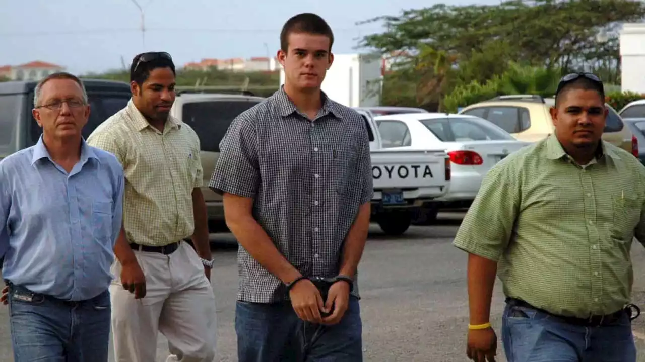 Joran van der Sloot aterriza en Estados Unidos luego de transferencia en Perú