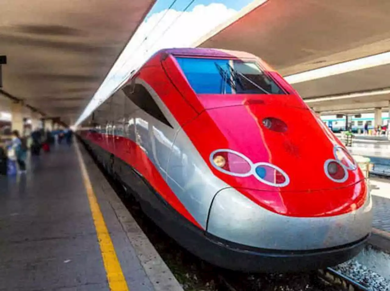 Trenitalia, l’orario estivo 2023: più Frecciarossa Roma-Milano e treni per il Sud. Ecco tutte le novità