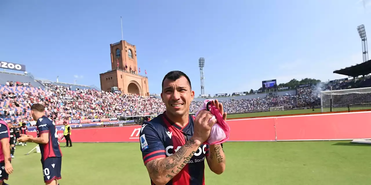 Medel addio al Bologna, il toccante saluto social: 'Mai stati così bene'